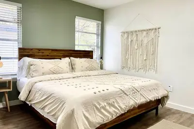 Image de Cosy Home Sleeps 10 -9min-Dfw Ap