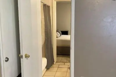 Image de Wolves Den at FlintRock Retreat