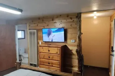 Image de Yellowstone room at FlintRock Retreat