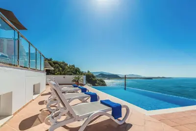 Image de Villa Delfín Blanca avec vue fantastique et piscine privée