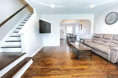 Image de ★ 5min To Kellogg Park ★ Plymouth ★Parking ★W/D★76