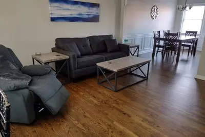 Image de ★★★ 5min To Kellogg Park ★ Plymouth ★ Parking ★W/D