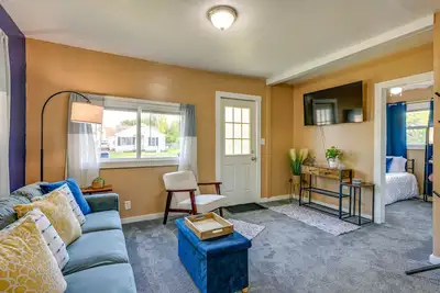Image de Cozy Home w/ Backyard ~ 3 Mi to Downtown Saginaw!