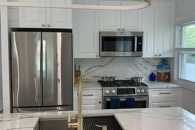 Image de Elegant Beach House, 2 Blocks from Beach, 45 Minutes from Nyc