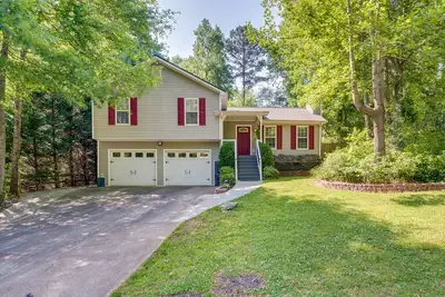 Image de Charming Temple Home: Sunroom & Private Backyard!