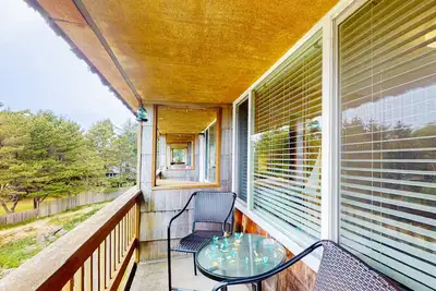 Image de Dog-friendly oceanfront condo with beach access, & updated interior