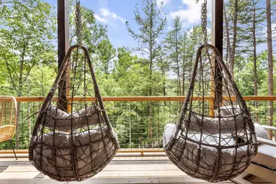 Image de Brand New Modern Cabin in Gatlinburg - Peaceful setting in the woods