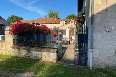 Image de La Biche - Bonnes - Gîte