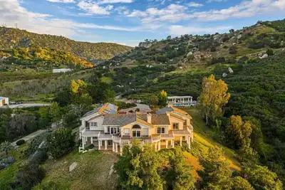 Image de Serenity Estate | 9200 Sqft Mansion | Pool + Views