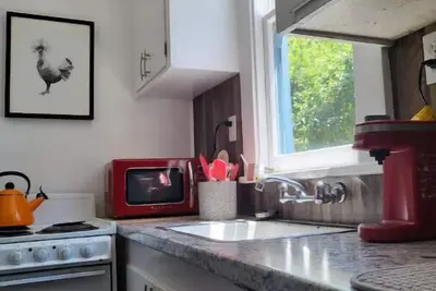 Image de Retro Cabin in the Redwoods - remote location close to hiking and the river