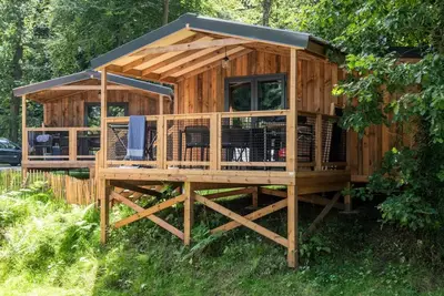 Image de Lodge Vip Premium 34m² - 2 chambres + Tv + draps + serviettes + terrasse couverte de 11m² 5 personnes