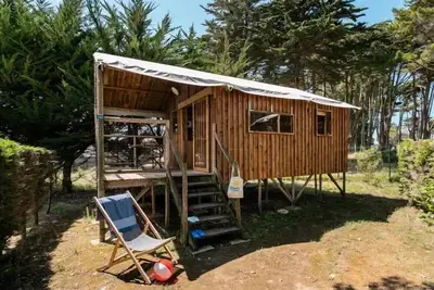 Image de Cabane Lodge Bois sur pilotis Standard 34m² (2 chambres) dont terrasse couverte de 11m² + Tv 4 personnes