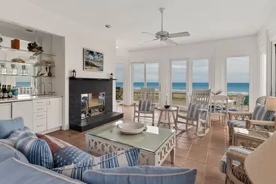 Image de Welcome to our stunning oceanfront family beach house