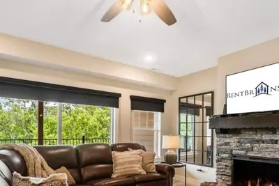 Image de Lakefront on Taneycomo with Fireplace, Just Minutes from Branson Landing