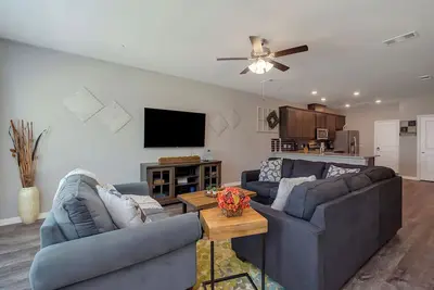 Image de Stunning Townhome Retreat in  Denton, Tx - Your Perfect Getaway!