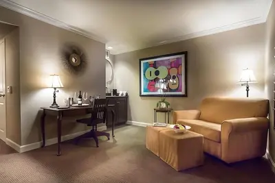 Image de Your Home Away From Home! Free Parking, Pool, Short Walk to Franco Park
