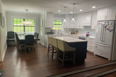 Image de Family home located 3 miles from the downtown square and 4 miles from Ole Miss!