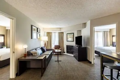 Image de Relax and Recharge! Two Pet-friendly 2br Suites with Kitchens, Free Breakfast!
