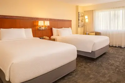 Image de Rare Find! 3 Pet-Friendly Units, Seasonal Pool, Onsite Parking!