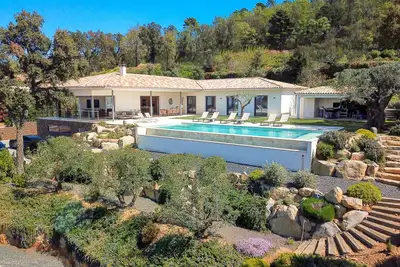 Image de Villa de luxe avec vue imprenable et piscine