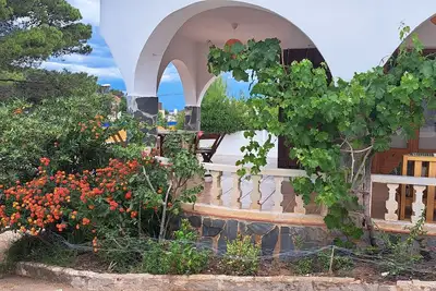 Image de Beach House 1' Walk From the Beach, Ideal for Families and Pets!