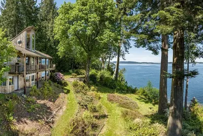 Image de Family Friendly Water View Retreat w/ Sauna