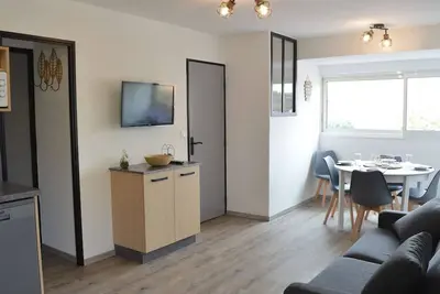 Image de Appartement Refait à Neuf, 5 Couchages, à 50m de la Plage, Parking Privé - Narbonne Plage