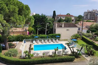 Image de Studio cabine climatisé au calme / vue / parking / piscine / plage / commerces