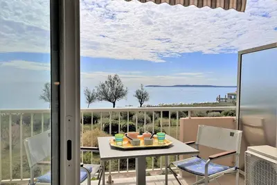 Image de Studio cabine 4 pers, climatisé, parking, plage à pied - Le Lavandou