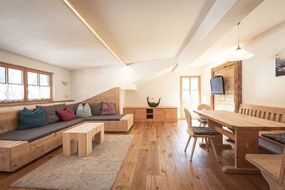 Image de Appartement de vacances \"Edelweiss\" avec vue sur les montagnes, terrasse privée et Wi-Fi