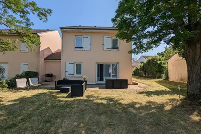 Image de Gîte 10 pers. avec jardin à 200m des commerces, proche Loire et forêt d'Orléans