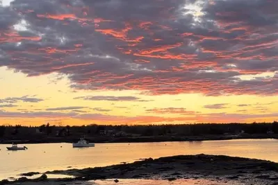 Image de Oceanside Bass Harbor Vintage Farmhouse