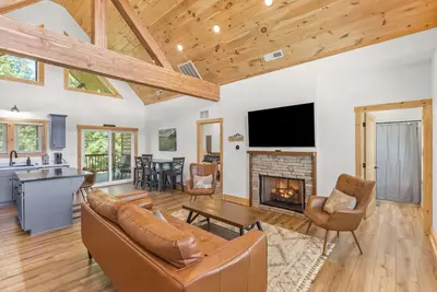 Image de Hilltop Hideaway-NaturalBridge2m/Modern/HotTub/New