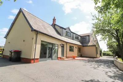 Homewood, pet friendly, with hot tub in Garstang