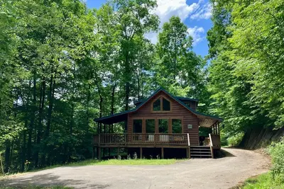 Image de Wildcat Cabin • Pet Friendly, Hot Tub, Forest Stay