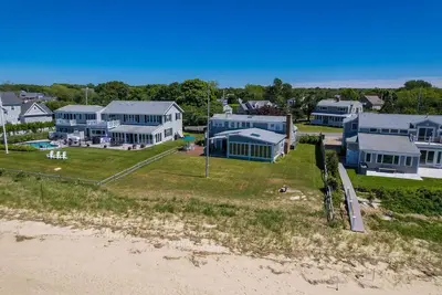 Image de Oceanfront on Sunset Lane  -  Clean & Spacious with Central Ac!