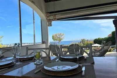 Image de Villa avec piscine et exceptionnelle Vue Mer sur Cap d’Antibes sans vis à vis