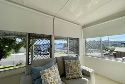 Image de Lakeview Haven - Walk to the Lake and Shops