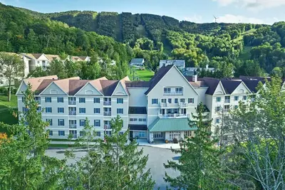 Image de 1 Bedroom Deluxe Condo, Sleeps 8, at Bentley Brook, Jiminy Peak Ski Mountain! !