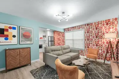 Image de Bauhaus-1st Floor, King Beds, Walk to A&M Campus