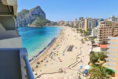 Image de Appartement en première ligne de la plage de Levante La Fossa avec garage