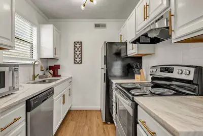 Image de Charleston-1st Floor 2 Bdrm, Walk to A&M, King Bed