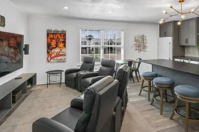 Image de Cinema: 2 Bedroom, Walk to A&M, Comfy King Beds