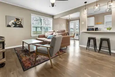 Image de House-O-Blues: First Floor, Walk to A&M, King Beds