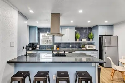 Image de Oakley: 2nd floor, King Beds/Close to A&M