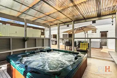 Image de Sandy Bay Getaway w Spa 4 Bdr