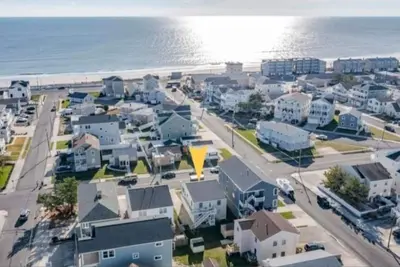 Image de Cozy and quiet beach 1st floor condo just steps from the beach!