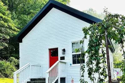 Image de Historic Schoolhouse in Linden w/ Pool & Hot Tub -- Close to wineries & more!