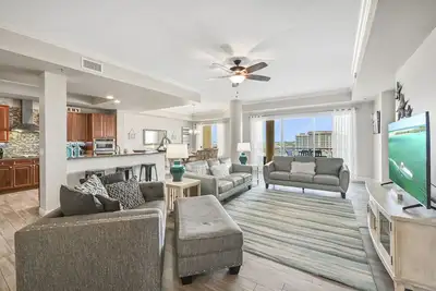 Image de 3br Waterfront Condo with Harbor Views, Community Pool + Private Beach Access