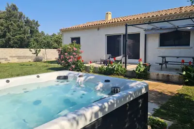 Image de Belle maison avec Jacuzzi sous le soleil de la Provence